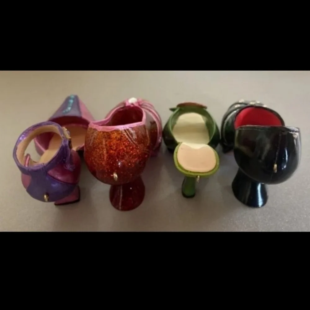 GLAMOROUS HIGH HEELS SHOE ORNAMENTS SET OF 4! CHIC & UNIQUE VINTAGE & NWT!
